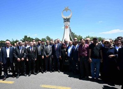 Cumhurbaskani Yardimcisi Yilmaz, 15 Temmuz Demokrasi Ve Milli Birlik Aniti'ni Ziyaret Etti