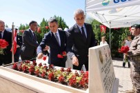 Gölbasi Belediye Baskani Simsek, Sehitlikleri Ziyaret Etti