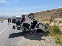 Van-Hakkari Yolunda Trafik Kazasi Açiklamasi 5 Yarali