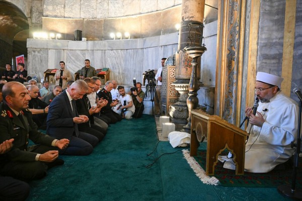 15 Temmuz şehitleri Ayasofya'da dualarla anıldı