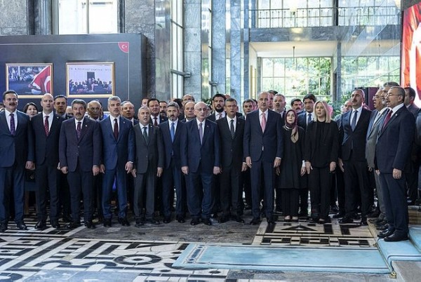 Gazi Meclis'te anma töreni: O gece herkesin ortak paydası Türkiye oldu