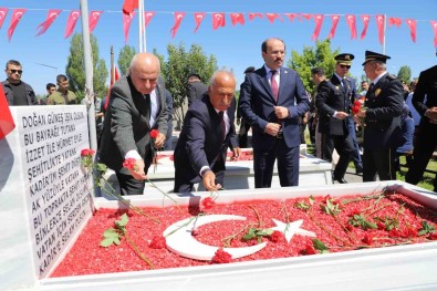 Çomakli; 15 Temmuz Kahramanlarini Unutmayacagiz