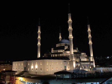 Darbe Girisiminin 7. Yildönümünde Camilerden Yeniden Sela Sesi Yükseldi