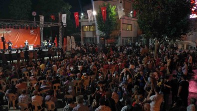 Denizlililer Meydanlara Akin Etti