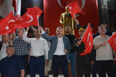 Edremit, 15 Temmuz'da Türkiye Yüzyili'nin Kahramanlari Için Tek Yürek Oldu