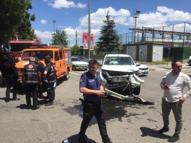 Kars'ta Trafik Kazasi Açiklamasi 5 Yarali