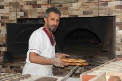 'Ekmek' Için Deyim Yerindeyse 'Pisiyorlar'