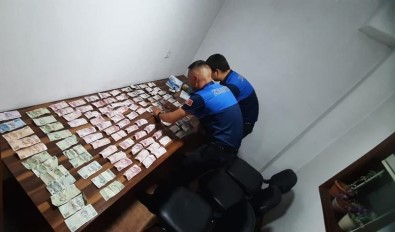 Engelli Karti Ile Dileniyordu, Üzerinden Bin 556 TL Çikti