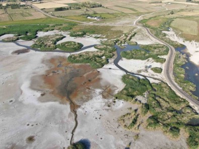 Erçek Gölü'ndeki Su Kaybi Devam Ediyor