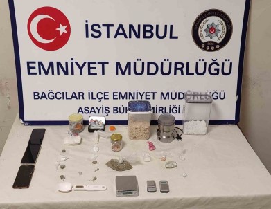 Bagcilar'da Uyusturucu Operasyonu Açiklamasi 1 Kilo 456 Gram Uyusturucu Madde Ve 71 Adet Uyusturucu Hap Ele Geçirildi