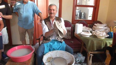 Balikesir'de Sergilenen Çiniler Göz Kamastirdi