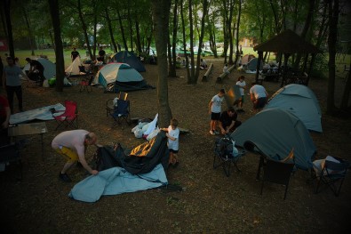 Ilk Ates Yandi, Baba-Çocuk Kampi Basladi