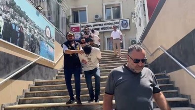 Istanbul'da Konsol Ve Plaka Hirsizligi Yapan 4 Sahis Yakalandi