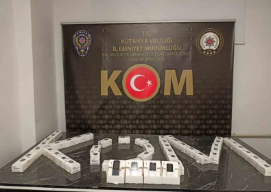 Kütahya'da Bir Is Yerinde 50 Adet Kaçak Cep Telefonu Ele Geçirildi