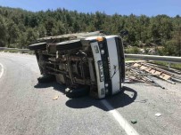 Antalya'da Trafik Kazasi Açiklamasi 3 Yarali