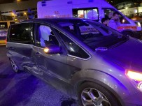 Cevizlibag E5'te 2 Araç Çarpisti Açiklamasi 4 Yarali