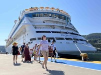 Dev Kruvaziyer 855 Yolcusuyla Amasra Limanina Yanasti