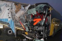 Elazig'da Yolcu Otobüsü Ile Tir Çarpisti Açiklamasi 1 Ölü, 32 Yarali