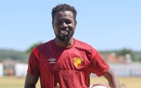 Göztepe'de Mame Diouf, Ilk Antrenmanina Çikti