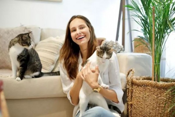 Jessica May kedilere adeta abla oldu