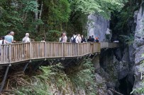 5 Bin Nüfuslu Ilçe Bayram Tatilinde Günlük 10 Binden Fazla Ziyaretçiyi Agirladi