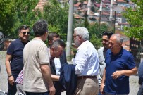 50 Yil Sonra Mezun Olduklari Okulun Bahçesinde Bulusup Hasret Giderdiler