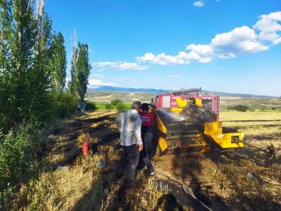 Balya Makinesinden Siçrayan Kivilcim Tarlayi Yakti