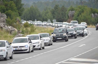 Tatil Dönüsü Antalya-Konya Karayolunda Trafik Yogunlugu