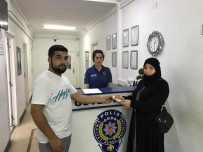 Istanbul'da Suriyeli Kadindan Insanlik Örnegi Açiklamasi Bin 920 Dolari Sahibine Teslim Etti