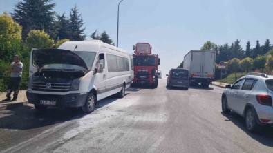 Servis Minibüsünde Yangin Çikti