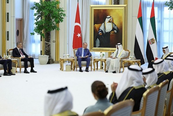 Türkiye ile BAE arasında 50 milyar dolarlık anlaşma! 13 ayrı alanda belge imzalandı