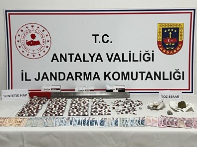 Antalya'da Bin 30 Adet Uyusturucu Sentetik Hap Ve 150 Gram Toz Ele Geçirildi