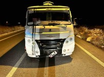 Dolmusun Çarptigi 15 Yasindaki Genç Hayatini Kaybetti