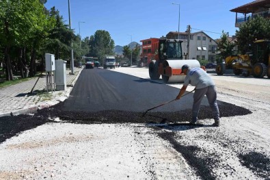 Isparta Belediyesi Asfalt Çalismalarina Devam Ediyor