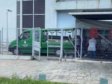 Marmaray'da 15 Yasindaki Genç Kiz Intihar Etti, Seferler Aksadi