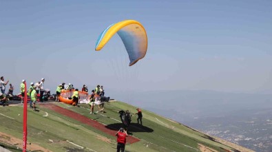 18 Ülkeden 101 Parasütçü Çameli Semalarini Süsledi