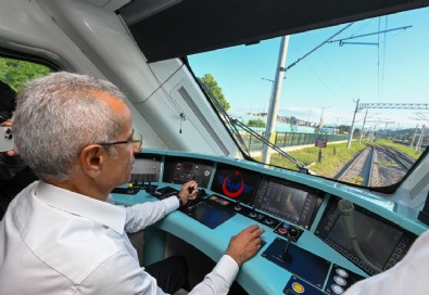 Bakan Uraloğlu tarih verdi! Şimdi sıra milli hızlı trende! Raylara inmek için gün sayıyor