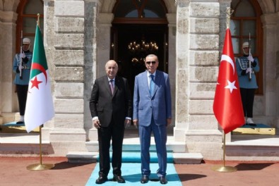 Başkan Erdoğan Dolmabahçe Çalışma Ofisi’nde Cezayir Cumhurbaşkanı Abdülmecid Tebbun’u kabul etti: 5 alanda imzalar atıldı