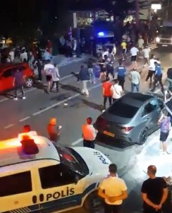 Çay Bahçesinden Sokaga Tasan Kavgada 15 Kisi Bir Birine Girdi