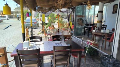 Lokantada Unuttugu 150 Bin Dolar Ve Ziynet Esyalarina Kavusunca Gözyaslarini Tutamadi