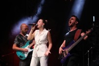 Pop Müzigin Sevilen Ismi Irmak Arici Bayburtlulara Unutulmaz Bir Gece Yasatti