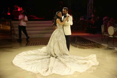 65 Kilogram Agirligindaki Gelinligi, 45 Kiloluk Gelin Tasidi