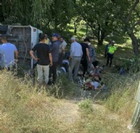 Afyonkarahisar'da mevsimlik işçileri taşıyan minibüs devrildi: 7 ölü, 14 yaralı
