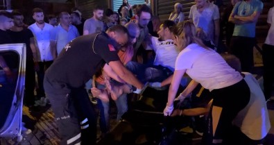 Hizla Ilerleyen Otomobil Servis Aracina Çarpti  Açiklamasi 5 Yarali