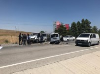 Konya'da Üç Araçli Trafik Kazasi Açiklamasi 7 Yarali
