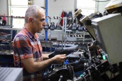 Rus-Ukrayna Savasi Ile Avrupali Ülkeler Yönünü Gaziantepli Ayakkabi Üreticilerine Çevirdi