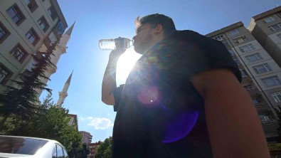 Sicak Havalarda Su Tüketimi Hayati Önem Tasiyor