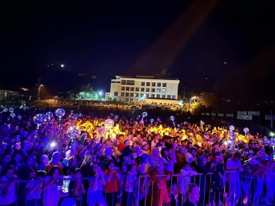 Soner Arica Aybasti'da Sahne Aldi