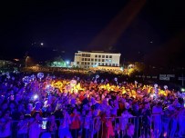 Soner Arica Aybasti'da Sahne Aldi