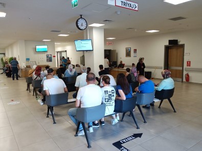 Bozüyük'te Yemek Sonrasi Fenalasan 65 Isçi Hastaneye Basvurdu